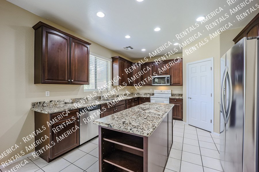 Ready for Immediate Move-In! New Carpet and Dishwasher property image