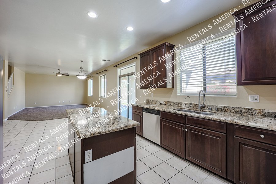 Ready for Immediate Move-In! New Carpet and Dishwasher property image