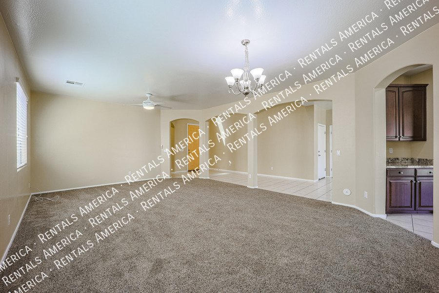 Ready for Immediate Move-In! New Carpet and Dishwasher property image