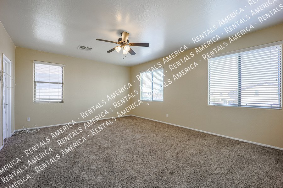 Ready for Immediate Move-In! New Carpet and Dishwasher property image