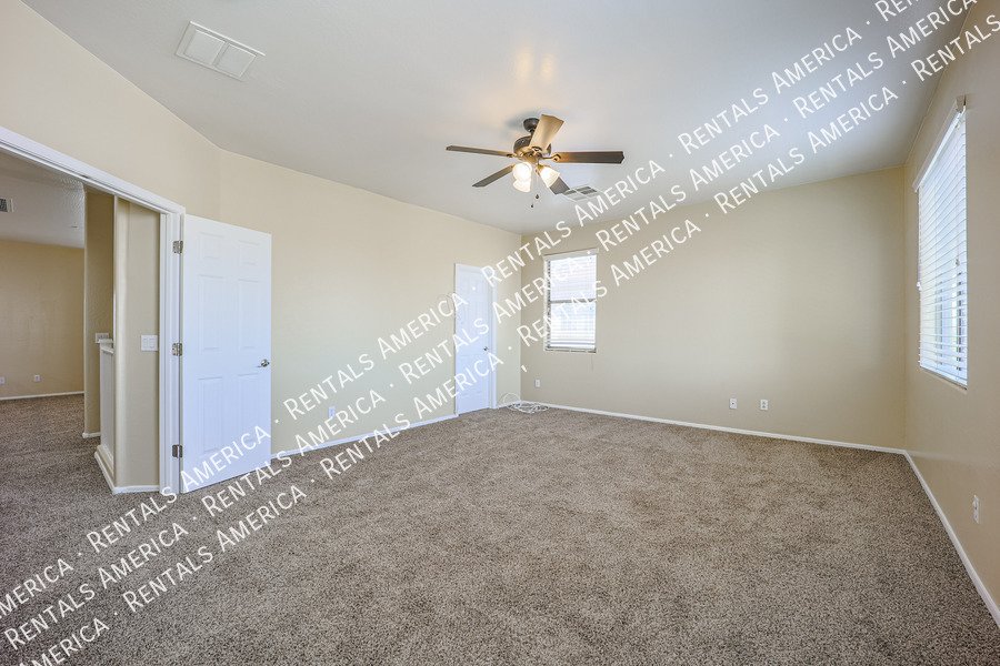 Ready for Immediate Move-In! New Carpet and Dishwasher property image