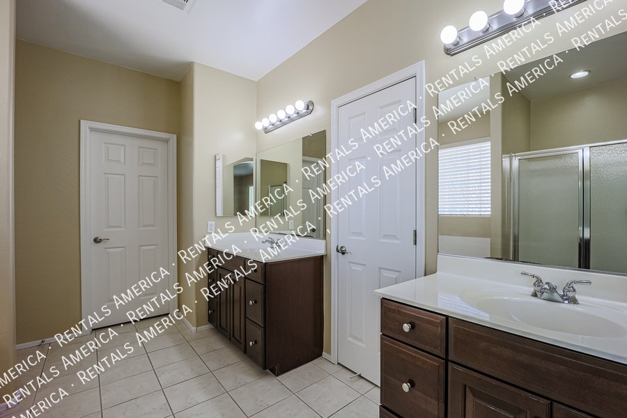 Ready for Immediate Move-In! New Carpet and Dishwasher property image