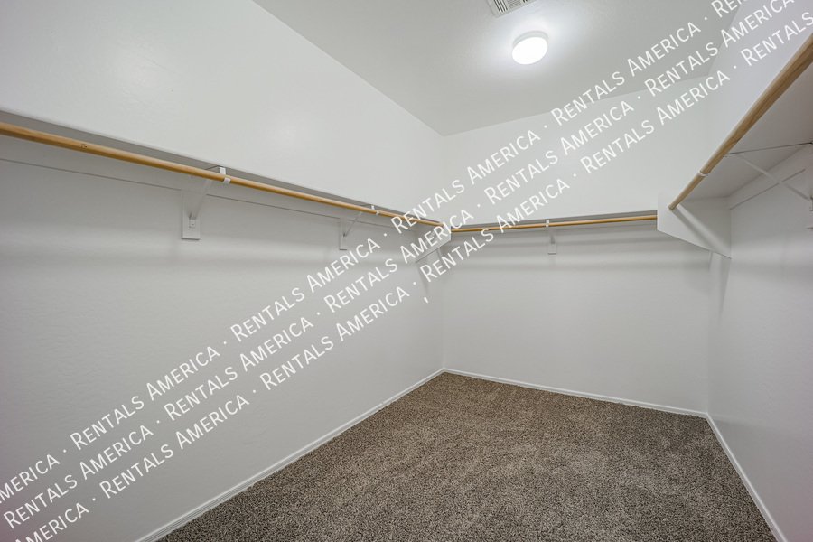 Ready for Immediate Move-In! New Carpet and Dishwasher property image