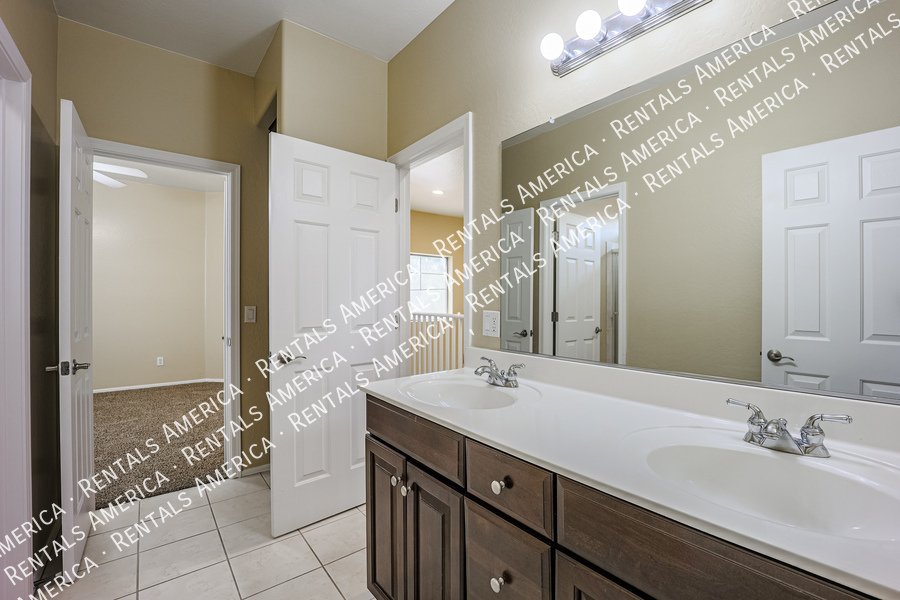 Ready for Immediate Move-In! New Carpet and Dishwasher property image