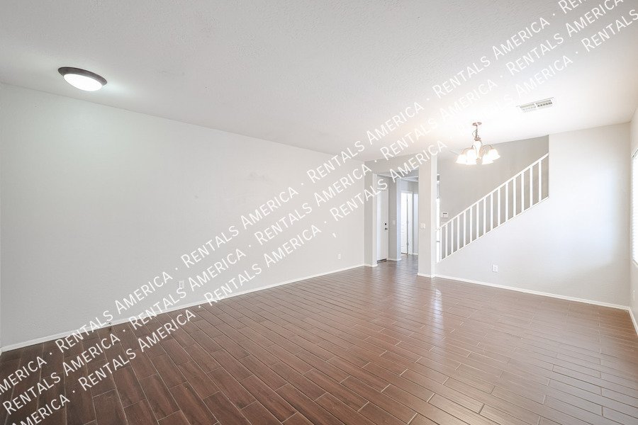 4 bedroom 2.5 bath home in Gilbert property image