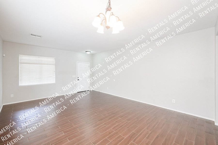 4 bedroom 2.5 bath home in Gilbert property image