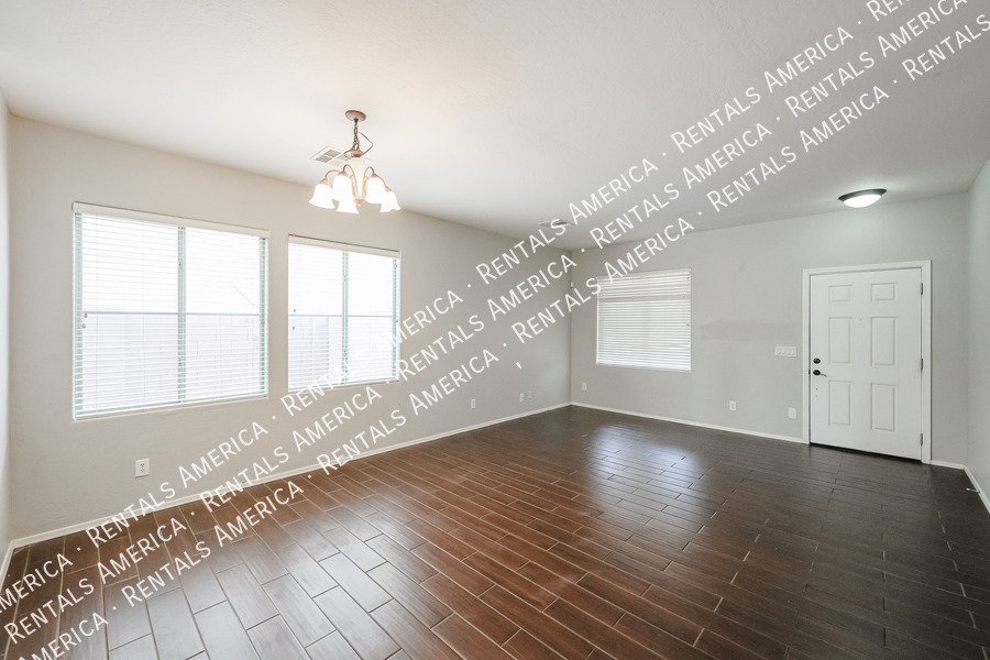 4 bedroom 2.5 bath home in Gilbert property image