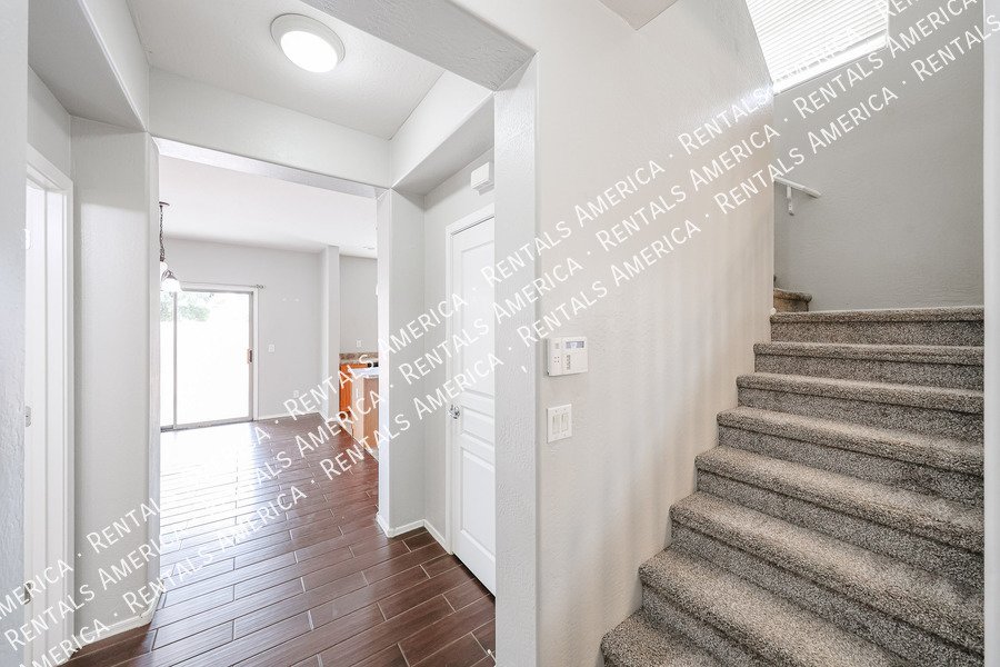 4 bedroom 2.5 bath home in Gilbert property image