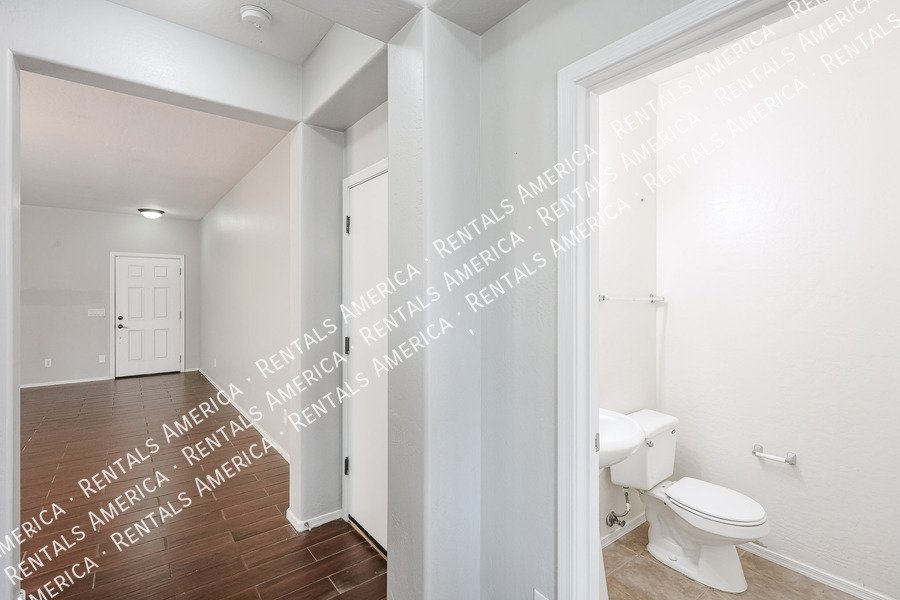 4 bedroom 2.5 bath home in Gilbert property image
