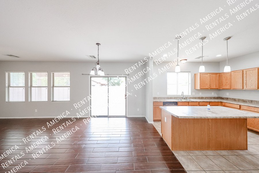 4 bedroom 2.5 bath home in Gilbert property image