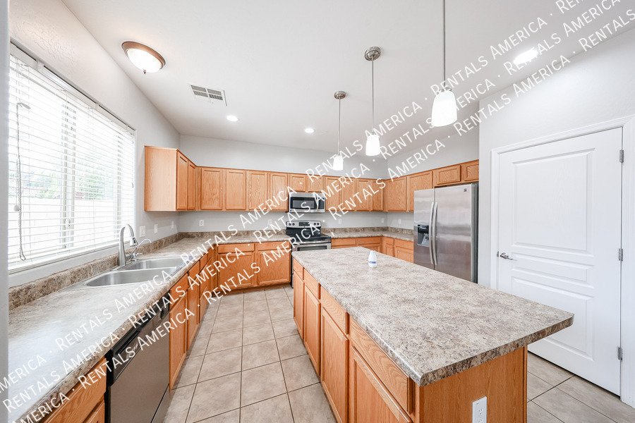 4 bedroom 2.5 bath home in Gilbert property image