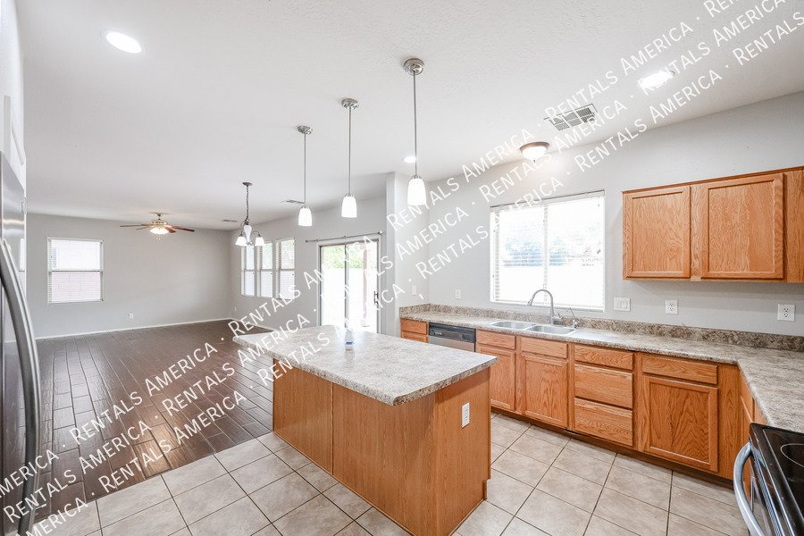 4 bedroom 2.5 bath home in Gilbert property image