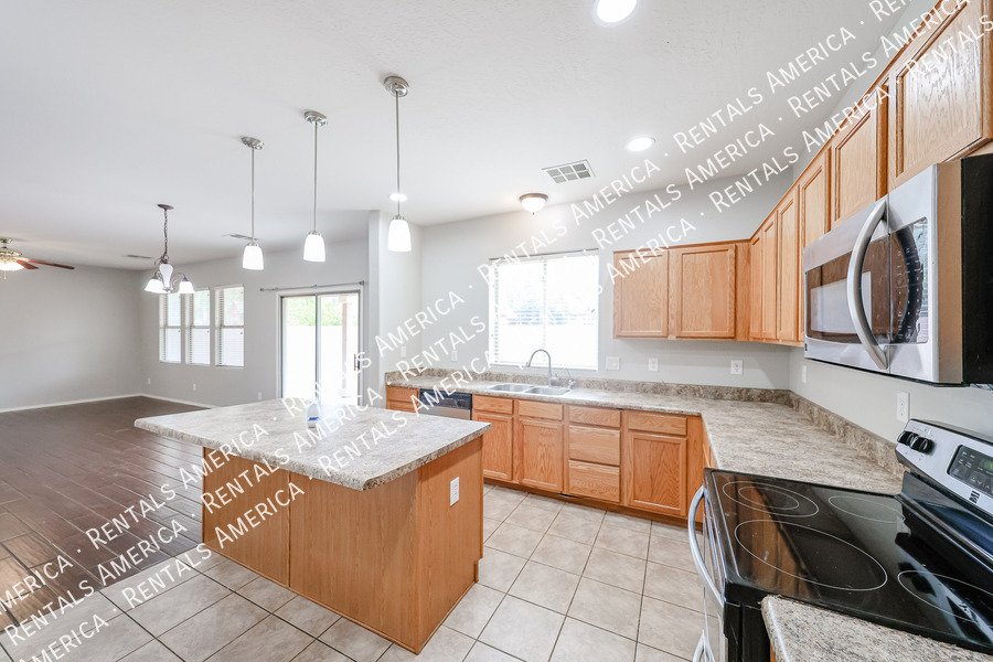 4 bedroom 2.5 bath home in Gilbert property image