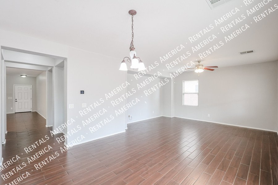 4 bedroom 2.5 bath home in Gilbert property image