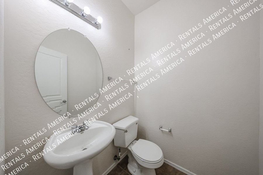 4 bedroom 2.5 bath home in Gilbert property image