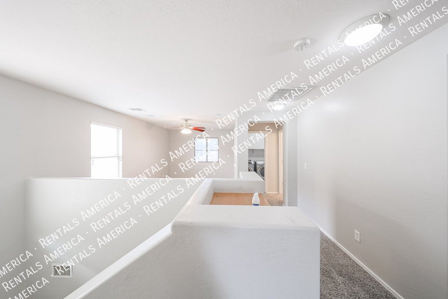 4 bedroom 2.5 bath home in Gilbert property image