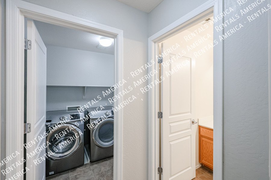 4 bedroom 2.5 bath home in Gilbert property image