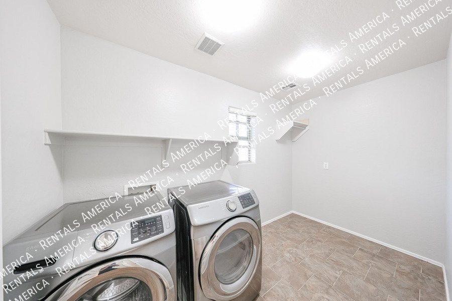 4 bedroom 2.5 bath home in Gilbert property image