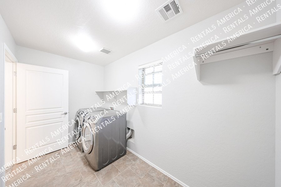 4 bedroom 2.5 bath home in Gilbert property image