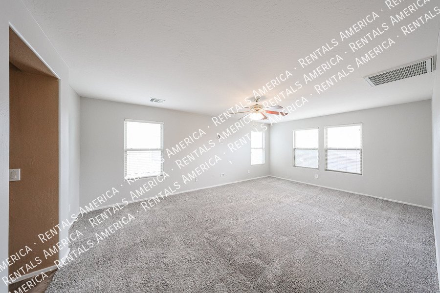4 bedroom 2.5 bath home in Gilbert property image