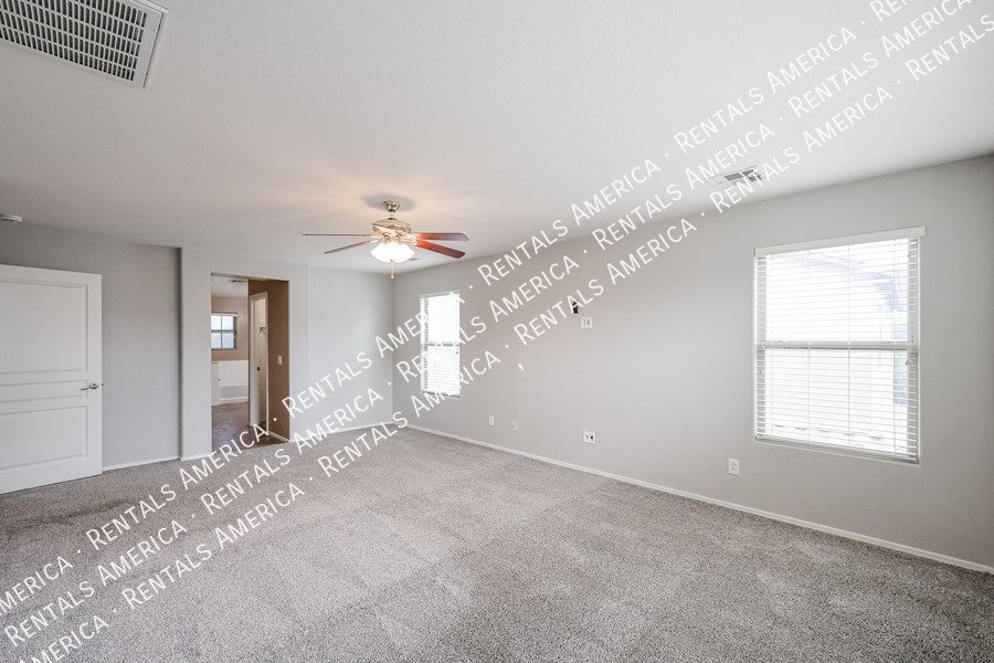 4 bedroom 2.5 bath home in Gilbert property image