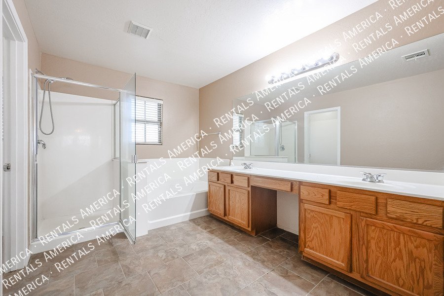 4 bedroom 2.5 bath home in Gilbert property image