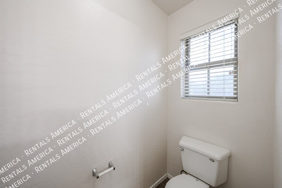 4 bedroom 2.5 bath home in Gilbert property image