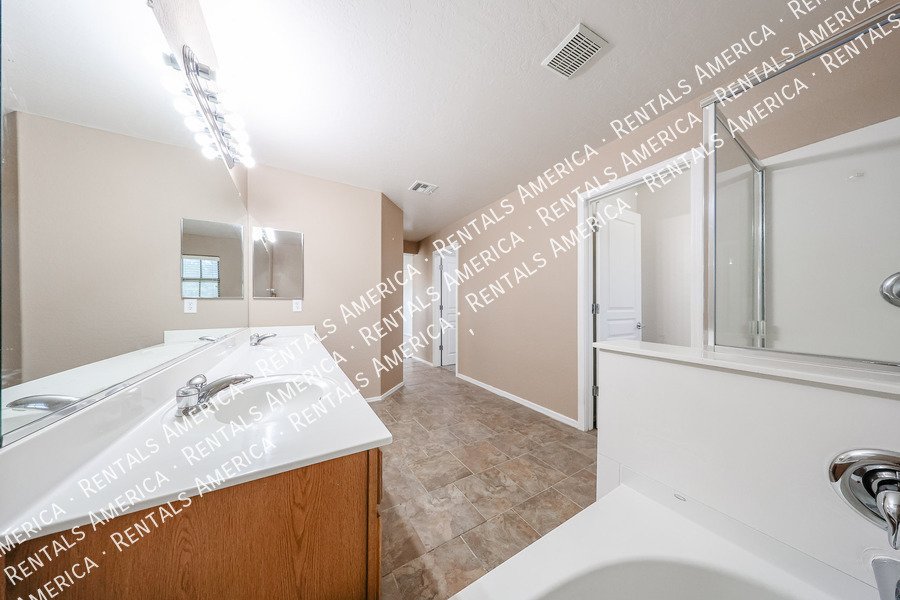 4 bedroom 2.5 bath home in Gilbert property image