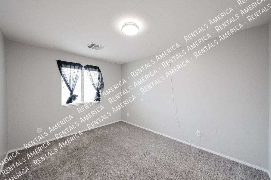 4 bedroom 2.5 bath home in Gilbert property image