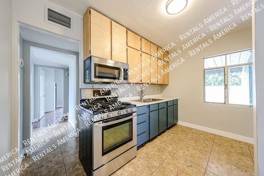 Charming Single Story 3 Bed Home in St. Gregory Nieghborhood property image