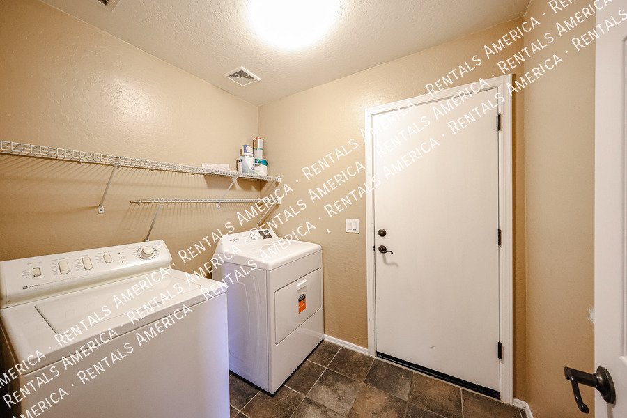 Beautiful 4 bdrm w/Pool in Florence property image