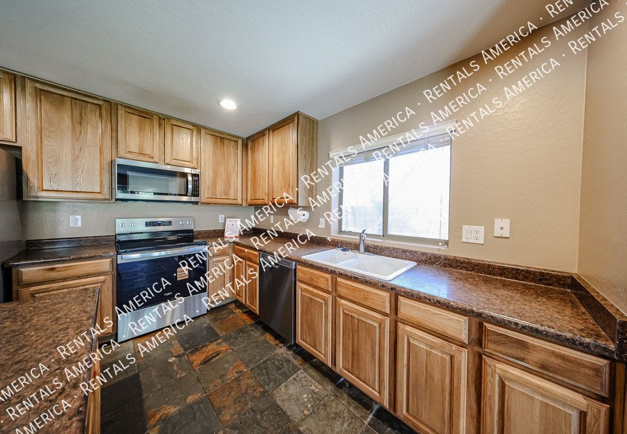 Beautiful 4 bdrm w/Pool in Florence property image