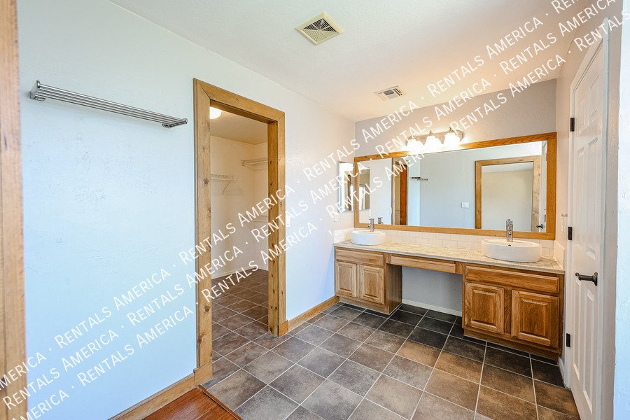 Beautiful 4 bdrm w/Pool in Florence property image