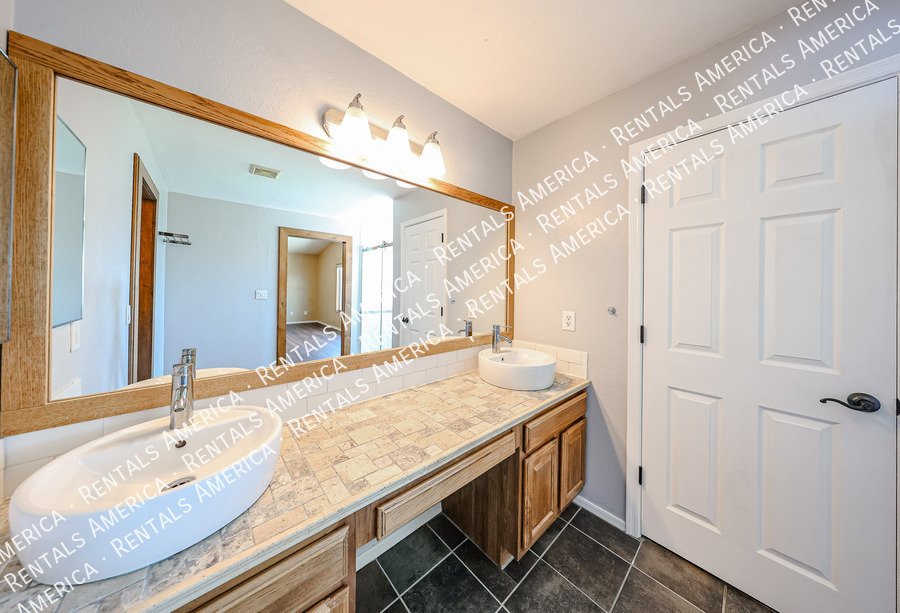 Beautiful 4 bdrm w/Pool in Florence property image