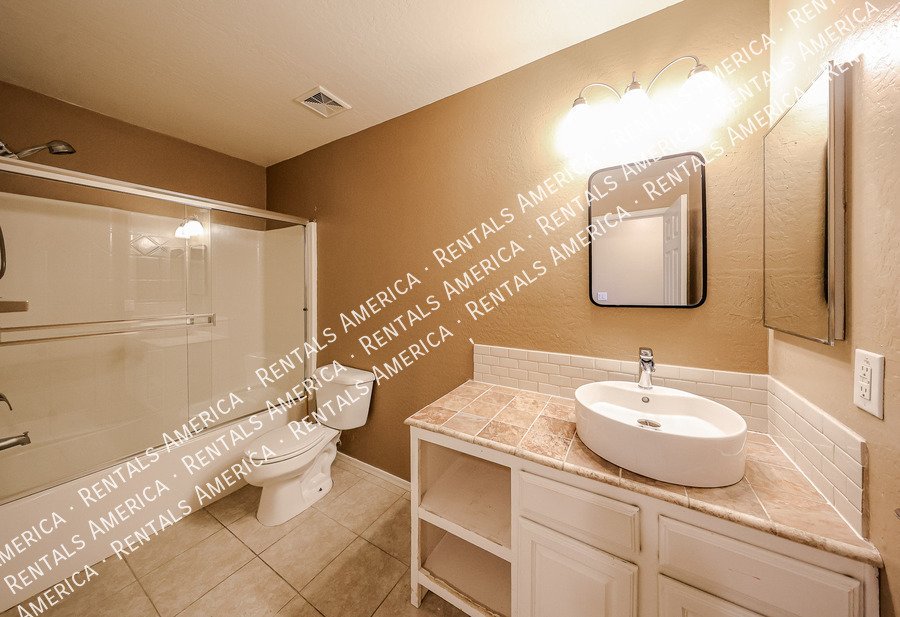 Beautiful 4 bdrm w/Pool in Florence property image