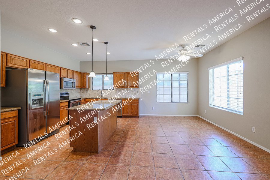 Gorgeous 4/2.5 w/ Den + Loft + Pool in Surprise!! property image