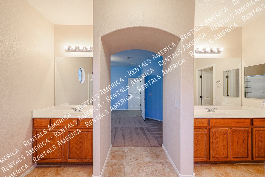Gorgeous 4/2.5 w/ Den + Loft + Pool in Surprise!! property image