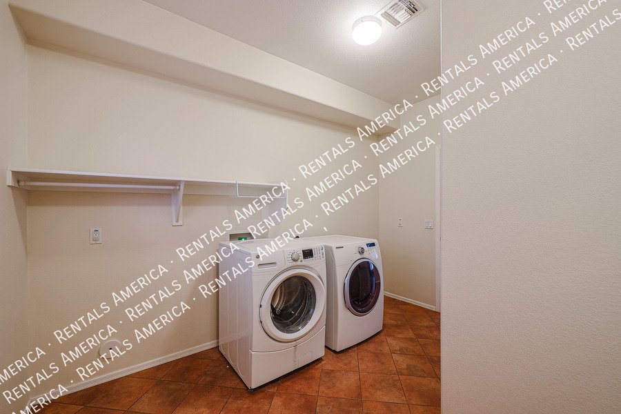 Gorgeous 4/2.5 w/ Den + Loft + Pool in Surprise!! property image