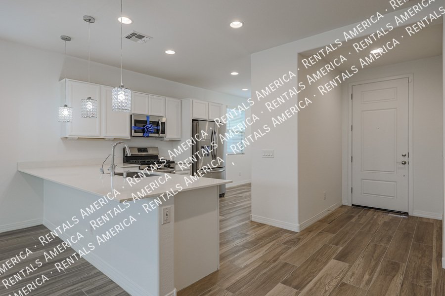 Beautiful and spacious 3 Bed/ 2 Bath in Glendale!! property image