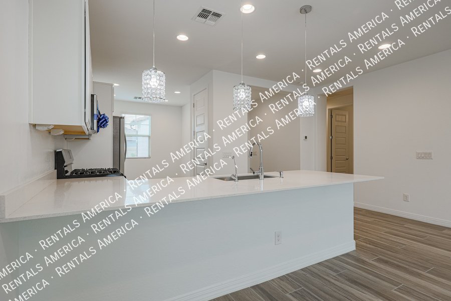 Beautiful and spacious 3 Bed/ 2 Bath in Glendale!! property image