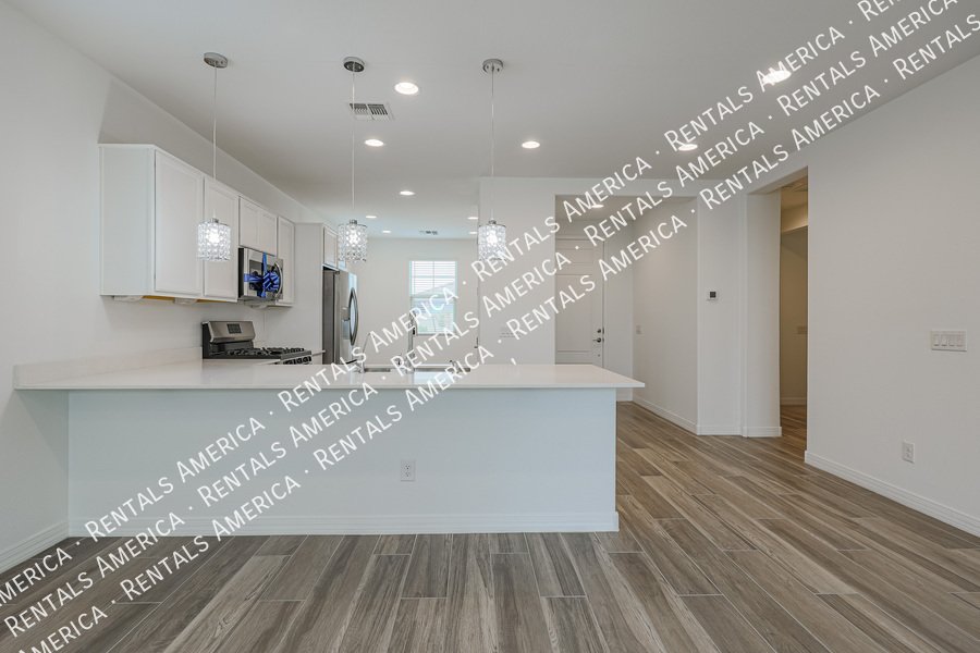 Beautiful and spacious 3 Bed/ 2 Bath in Glendale!! property image