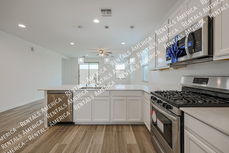 Beautiful and spacious 3 Bed/ 2 Bath in Glendale!! property image