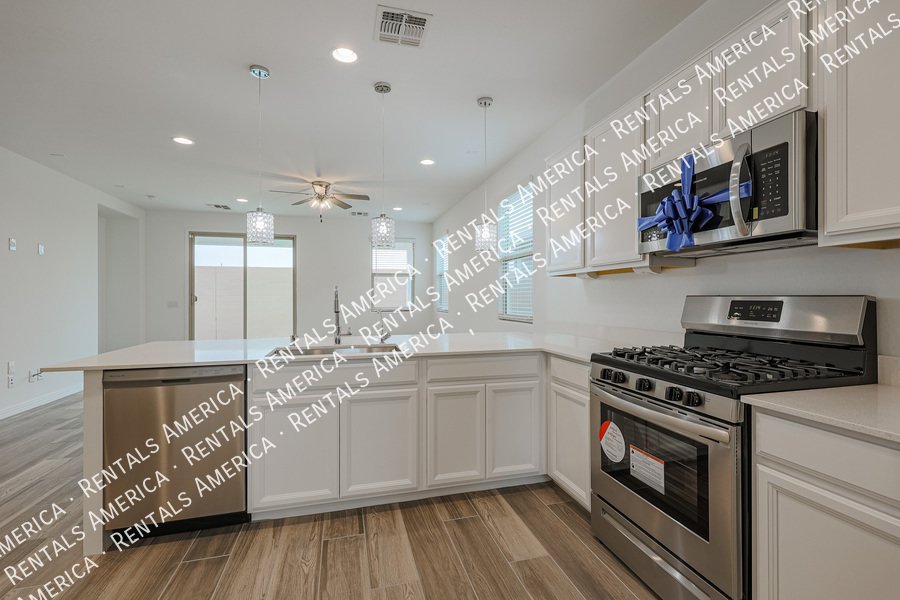 Beautiful and spacious 3 Bed/ 2 Bath in Glendale!! property image