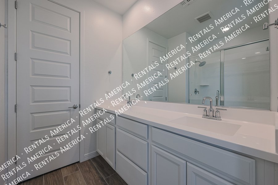 Beautiful and spacious 3 Bed/ 2 Bath in Glendale!! property image