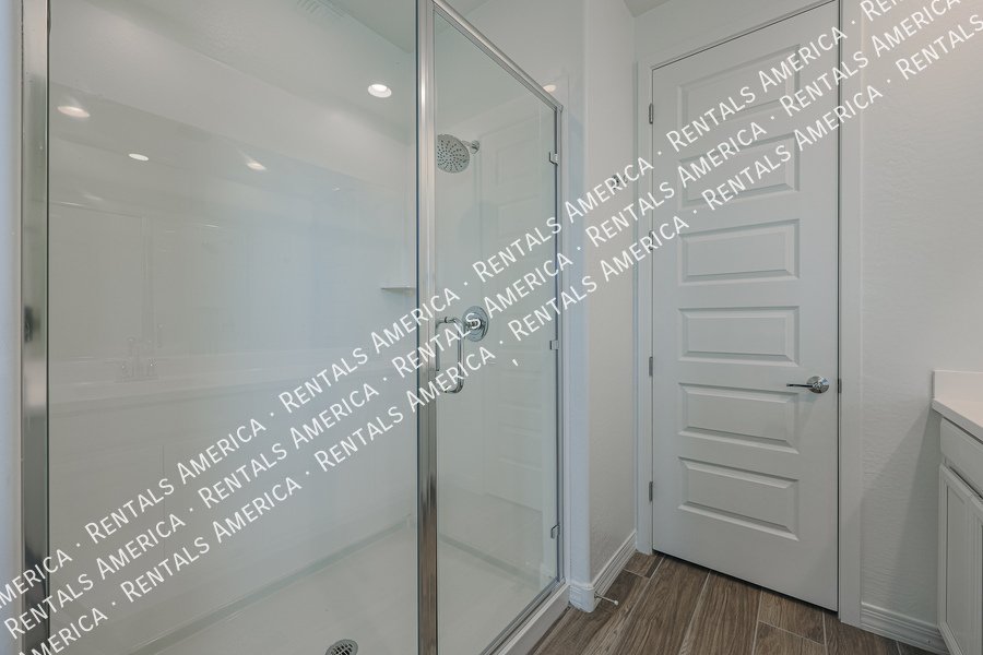 Beautiful and spacious 3 Bed/ 2 Bath in Glendale!! property image