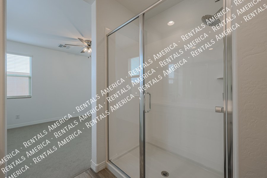 Beautiful and spacious 3 Bed/ 2 Bath in Glendale!! property image