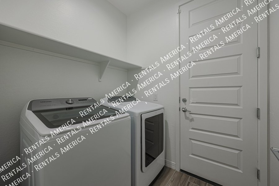 Beautiful and spacious 3 Bed/ 2 Bath in Glendale!! property image