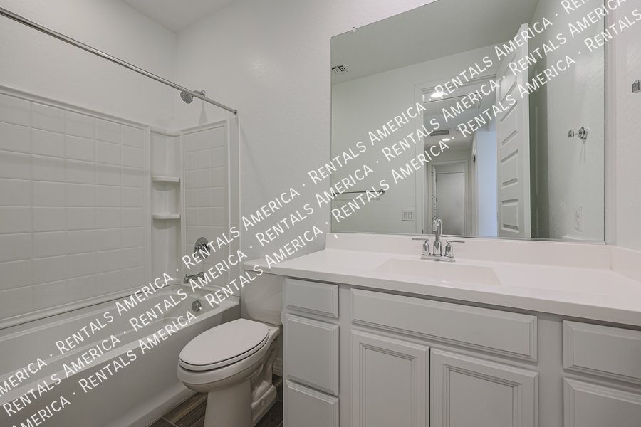 Beautiful and spacious 3 Bed/ 2 Bath in Glendale!! property image