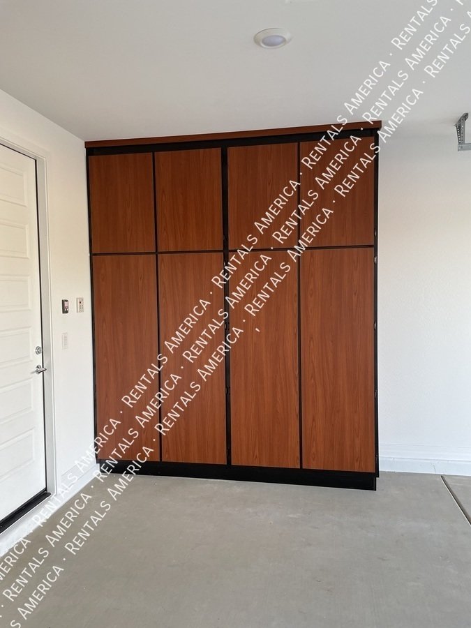 Beautiful and spacious 3 Bed/ 2 Bath in Glendale!! property image