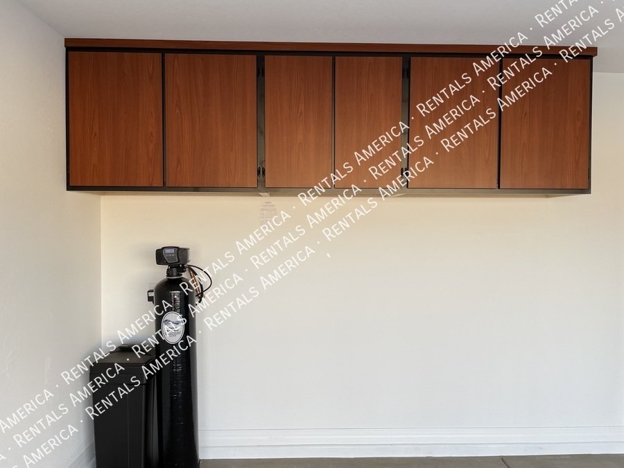 Beautiful and spacious 3 Bed/ 2 Bath in Glendale!! property image
